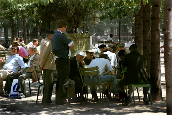 Checker game in the Luxembourg Gardens